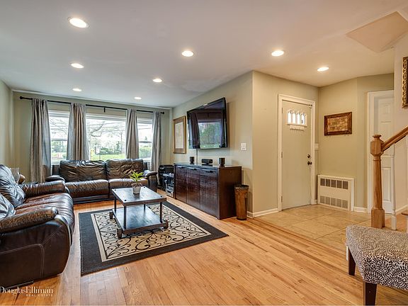 3rd image of 25312 Brattle Ave