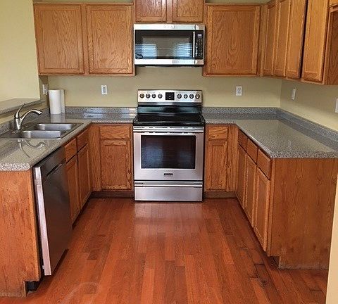 4th image of 180 Village Dr