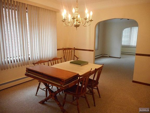 5th image of 722 Grove Ave #1