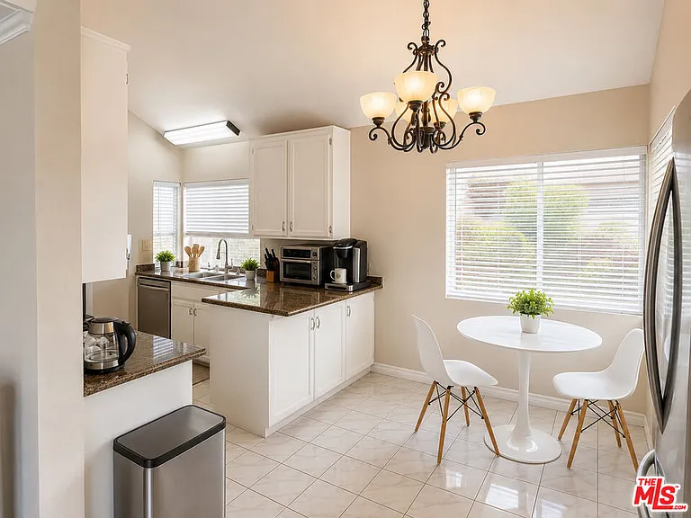 8950 Serapis Ave #10 — Photo 4