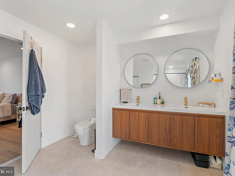2117 Clymer St — Photo 7