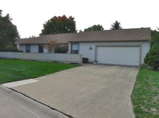 807 Phoenix Dr, Champaign, IL