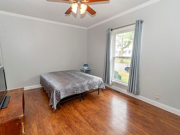 5th image of 224 N 2nd St