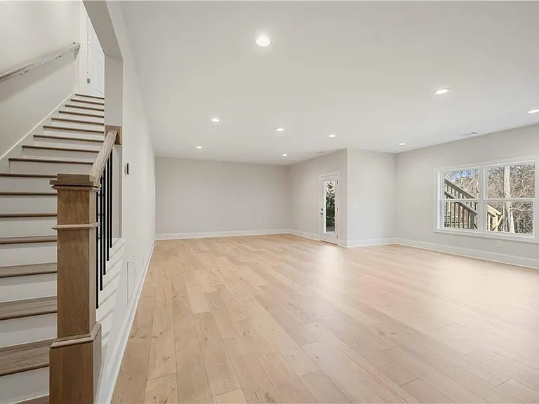 126 Spaulding Ln — Photo 34
