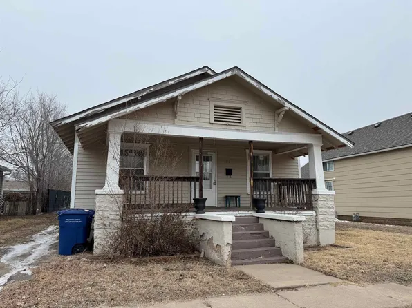 1204 N School St, Augusta, KS 67010