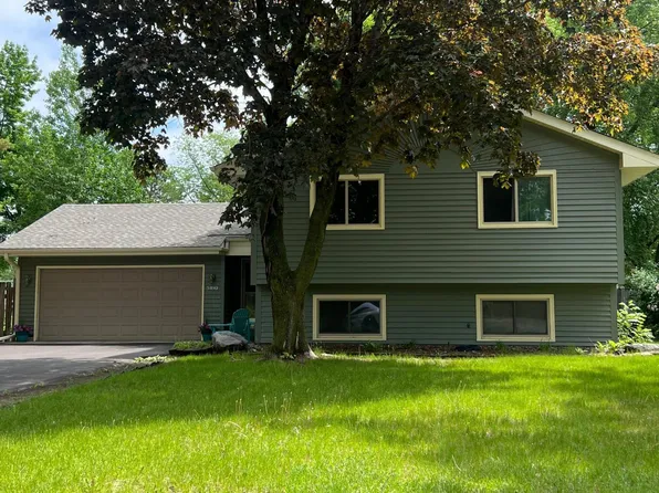 5490 Daisy Ct, White Bear Township, MN 55110
