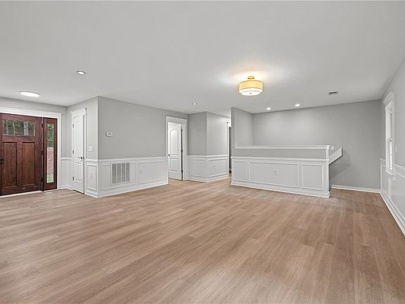 4th image of 309 Woodland Way