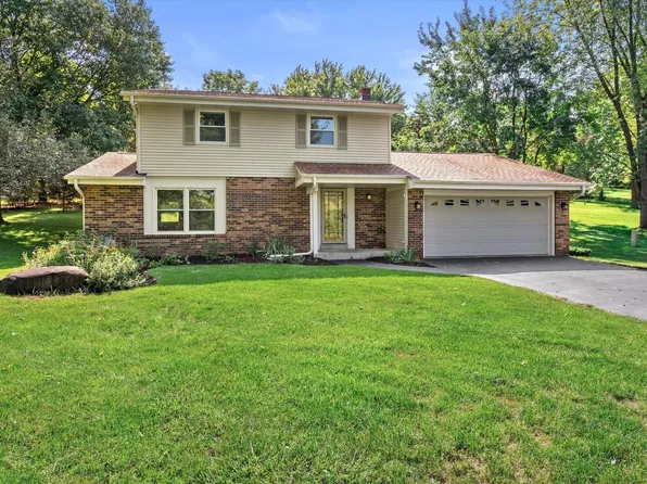 W277S4070 Green Country ROAD, Waukesha, WI 53189