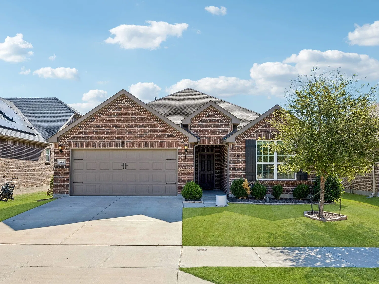 4 bed, 2.0 bath, 2189 sqft, $2,850 — Photo 1