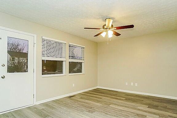 2nd image of 216 Hawthorn Blvd