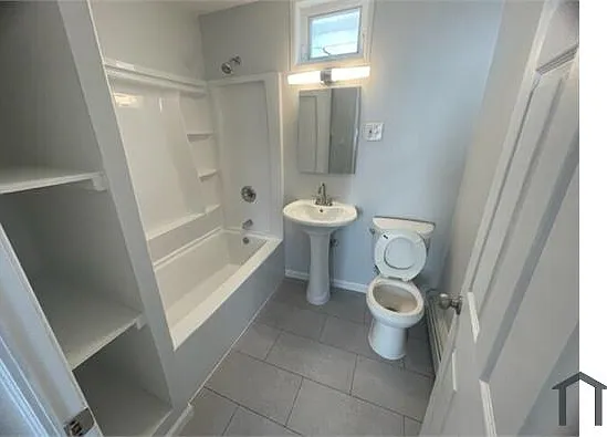 5 bed, $4,000 — Photo 2