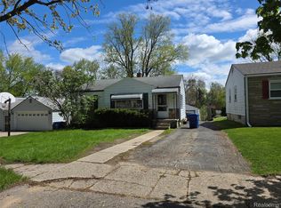 105 S Roslyn Rd, Waterford, MI 48328