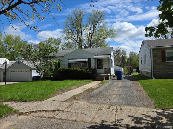 105 S Roslyn Rd, Waterford, MI 48328