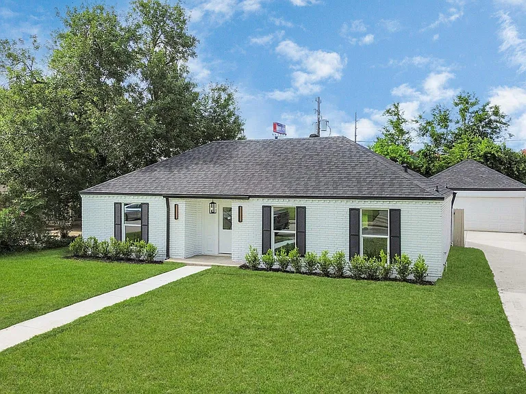 6249 Locke Ln — Photo 1