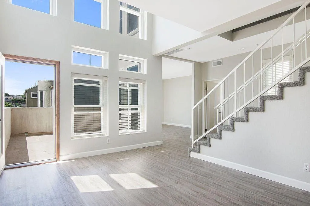 313 E Oak Ave — Photo 4
