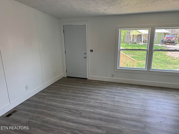 2nd image of 4414 Mission Rd