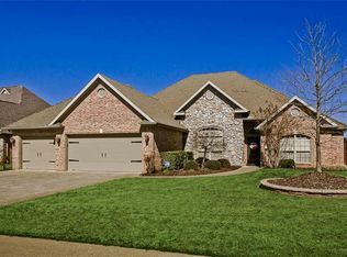 5747 S Chanberry Ln, Rogers, AR 72758