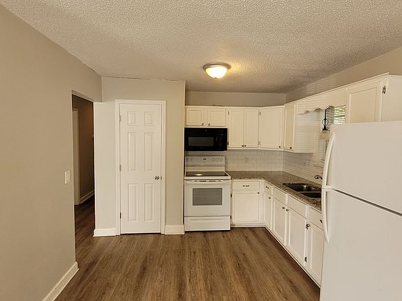 4th image of 9930 Omar Ave