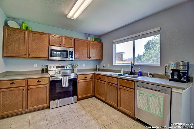 3906 Azalea Breeze — Photo 13