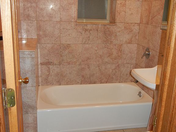 4th image of 3324 W Belle Plaine Ave #1
