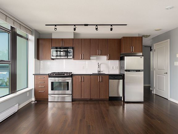 4th image of 1068 Broadway W #803