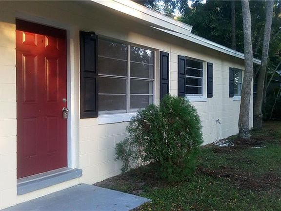 2nd image of 1400 Oak Dr