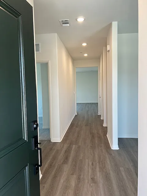 3 bed, 1911 sqft, $2,850 — Photo 4