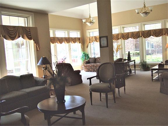 5th image of 605 Barrington Ave APT 362