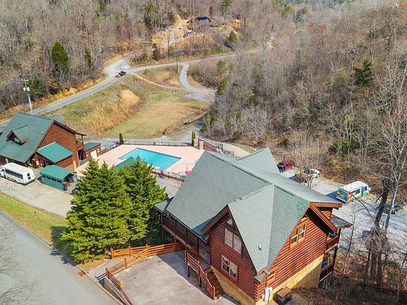 4th image of 611 Stockton Dr