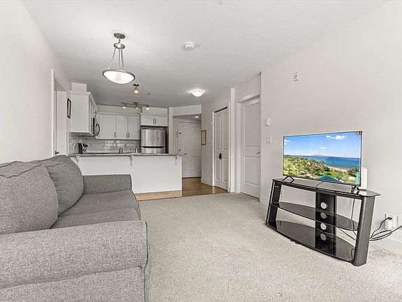 2nd image of 9422 Victor St #218