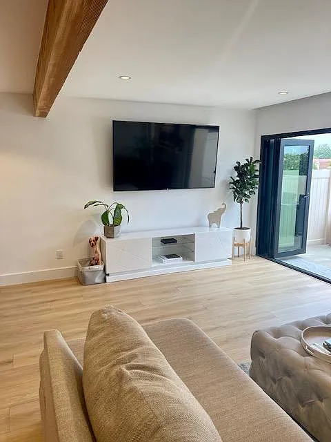 6863 Maple Leaf Drive — Photo 2