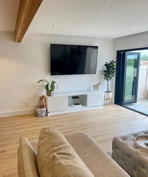 6863 Maple Leaf Dr — Photo 2