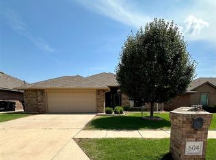 604 SW 44th St, Moore, OK 73160