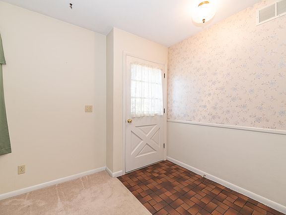 4th image of 1704 Tamfield Ave