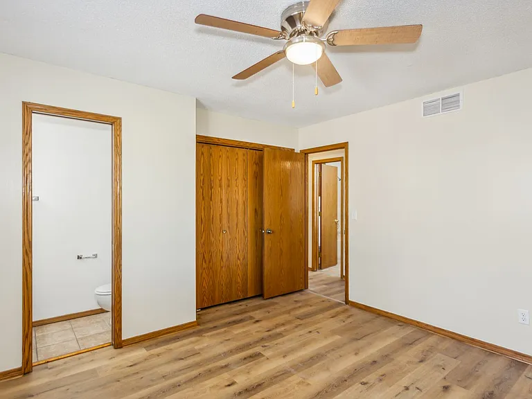221 N Osage Rd — Photo 9