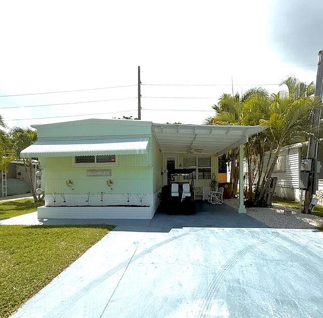 1st image of 610 N Emerald Dr