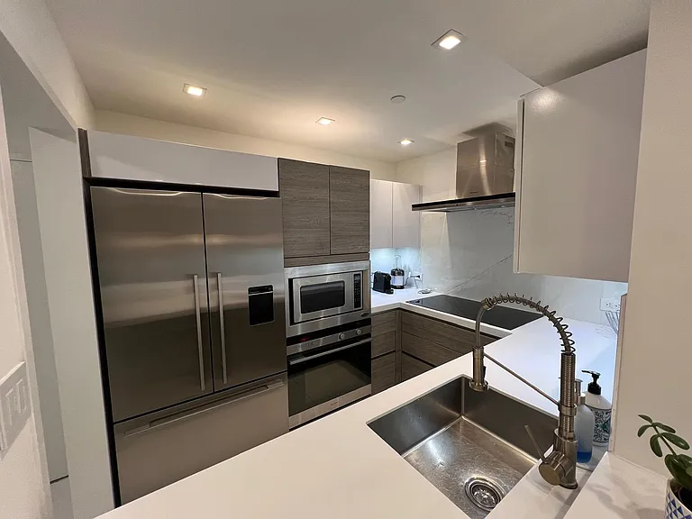 1000 West Ave #407 — Photo 6