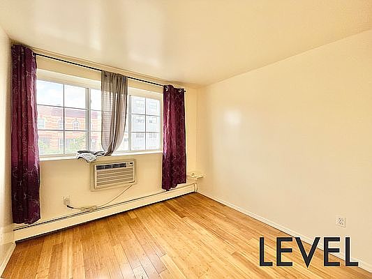 1st image of 1702 Park Pl #2