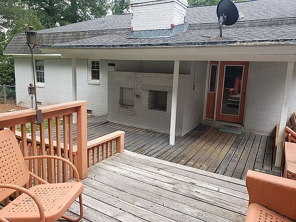4th image of 2900 Berkley Dr