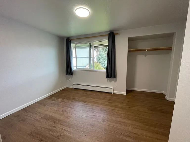 1820G5 Larch St — Photo 17