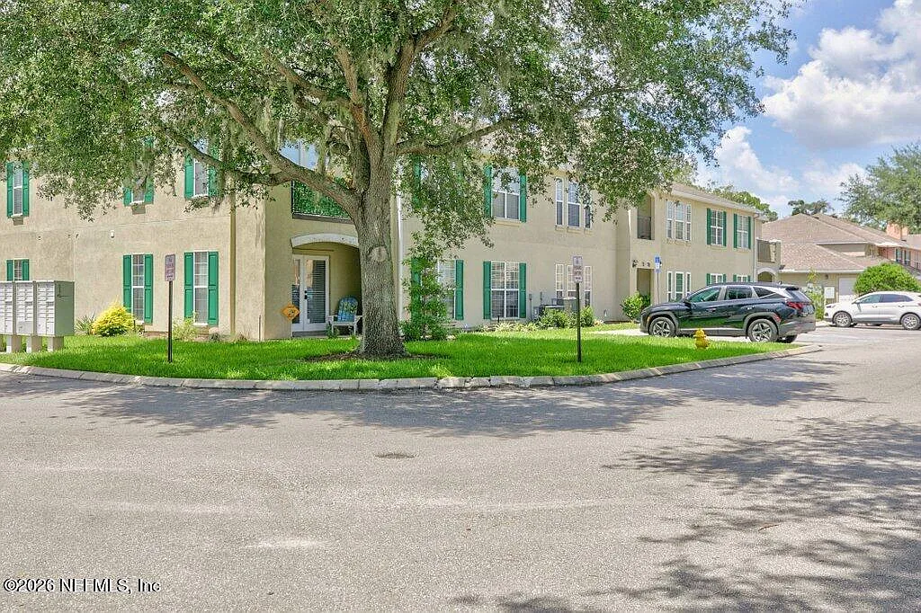 3 bed, 2.0 bath, 1500 sqft, $2,200 — Photo 2