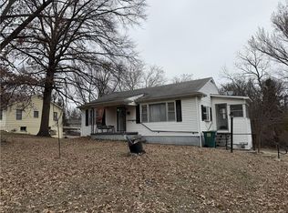 710 W Ewing St, Nevada, MO 64772