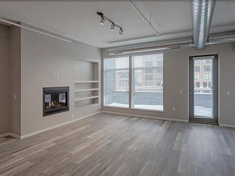 133 E 7th St — Photo 29
