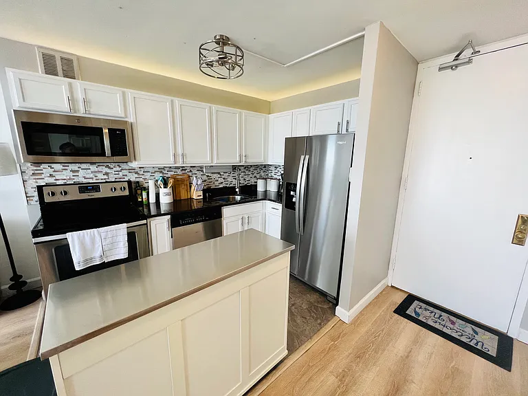 655 W Irving Park Rd #4807 — Photo 18