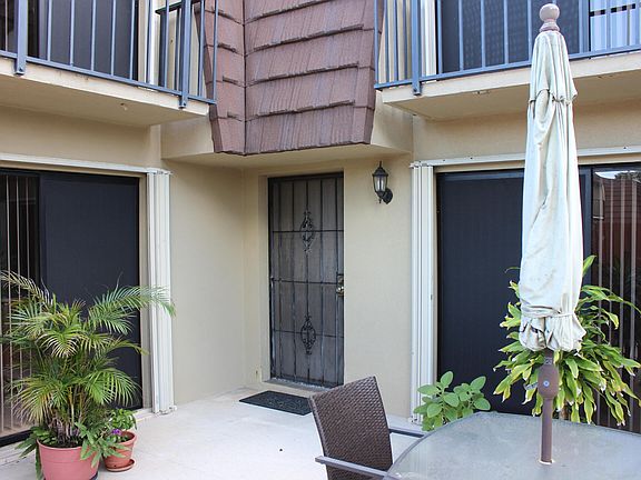 5th image of 3910 Louis Drive