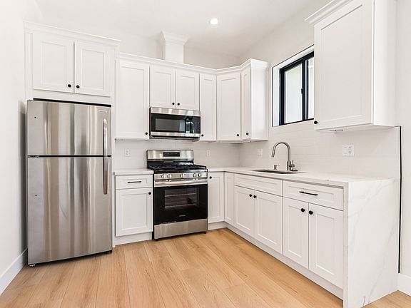 5th image of 8008 Lloyd Ave