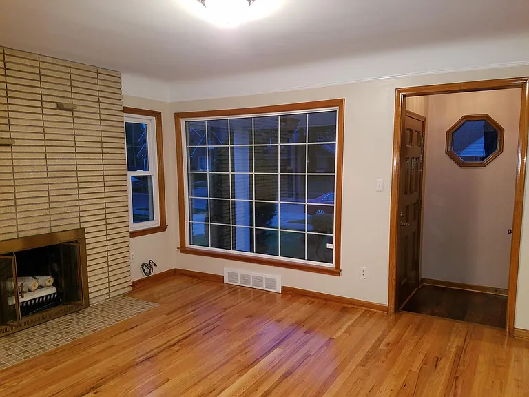 411 Kingsbury Ave — Photo 4