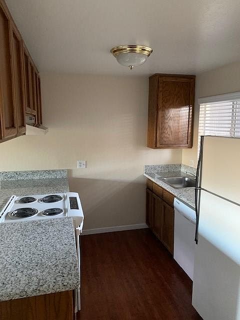 Bright and sunny kitchen!