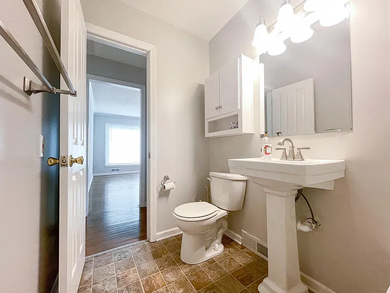 405 Hawthorne St — Photo 9