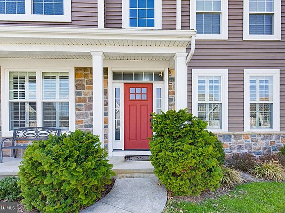 2nd image of 1021 Suffolk Dr